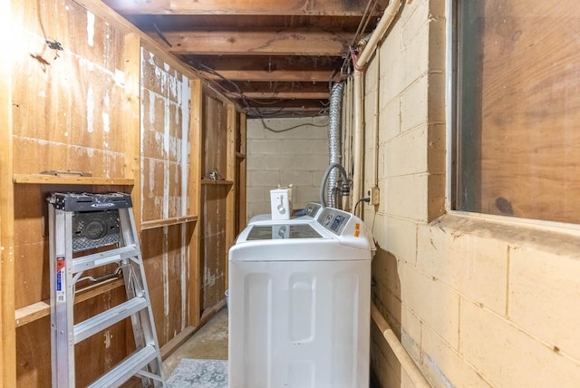 washroom with laundry area and washer and clothes dryer