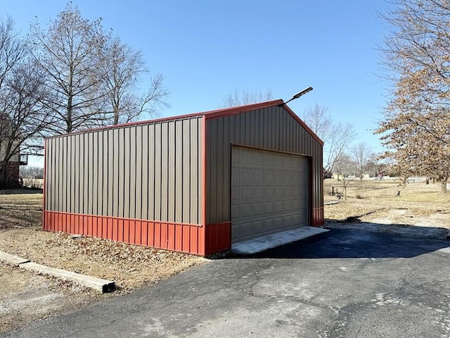 view of detached garage