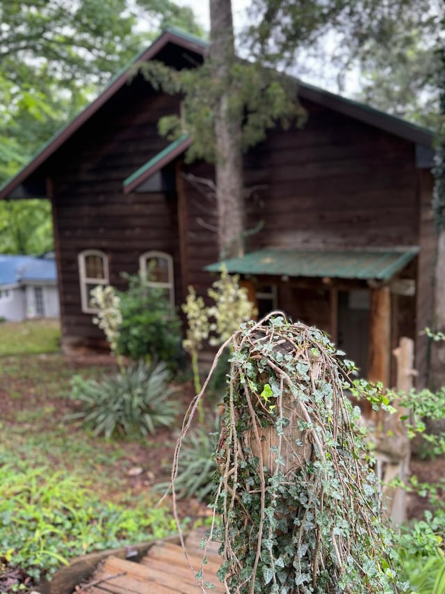 view of outdoor structure