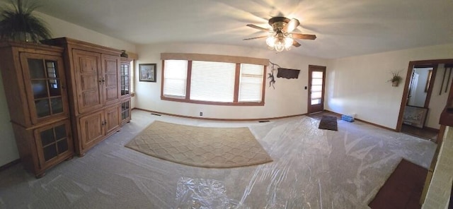 foyer with ceiling fan and baseboards