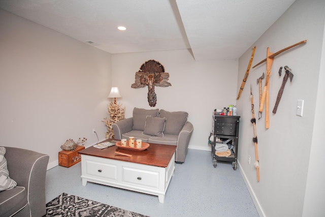 living room featuring recessed lighting, visible vents, and baseboards