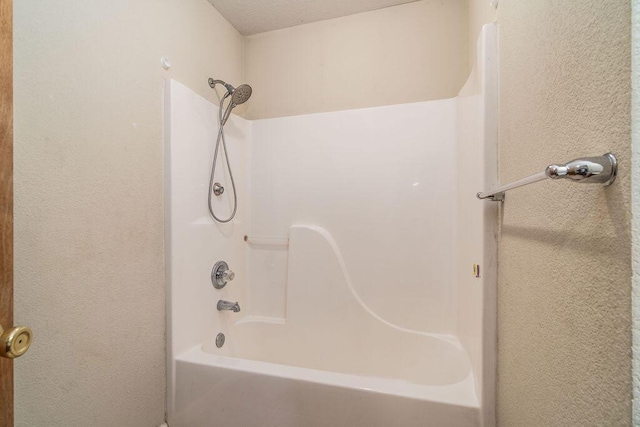 bathroom featuring shower / tub combination