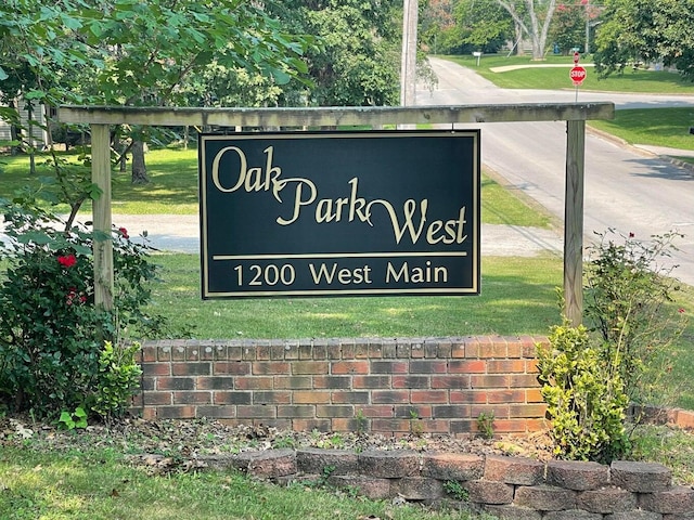 community sign with a yard