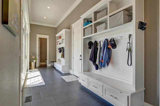 mudroom with recessed lighting, visible vents, baseboards, and crown molding