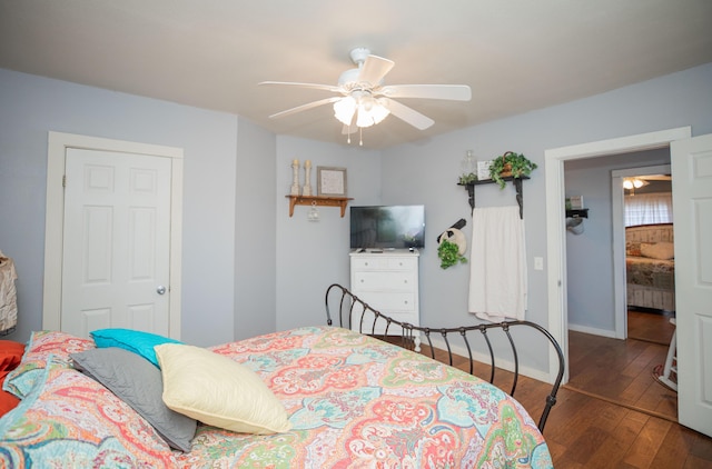 bedroom with ceiling fan, baseboards, and hardwood / wood-style flooring