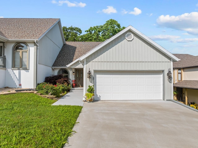 185 Eagle Pointe Dr, Branson, MO 65616 - view of front of house with an attached garage, roof with shingles, driveway, and a front lawn