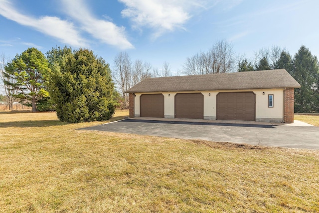 view of detached garage