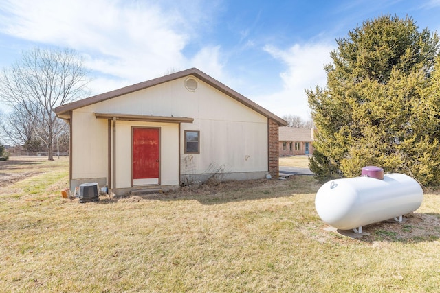 exterior space with a lawn