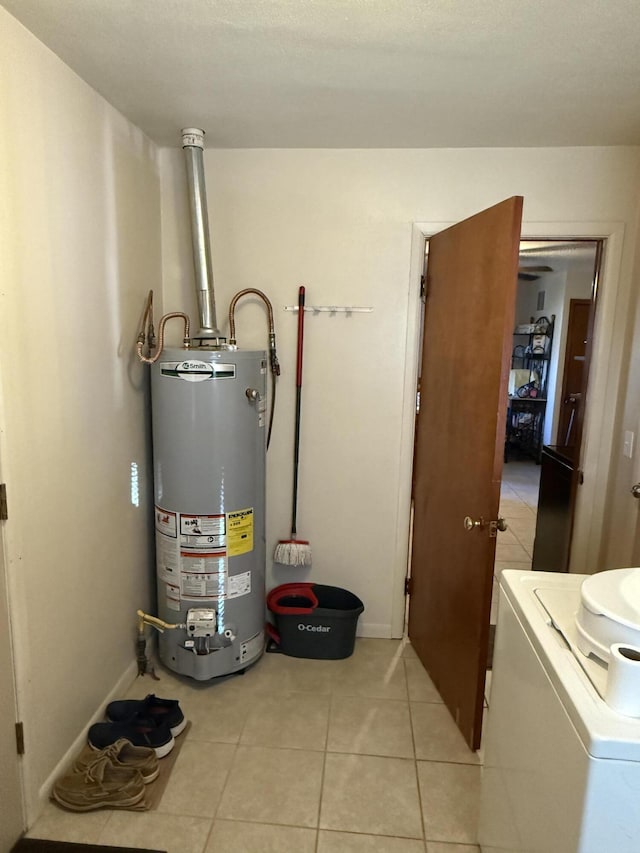 utility room with washer / clothes dryer and water heater