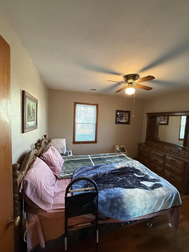 bedroom featuring a ceiling fan