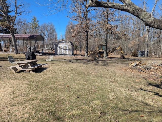 view of yard featuring a shed and an outdoor structure