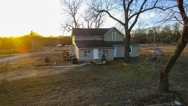 view of front facade featuring entry steps and cooling unit