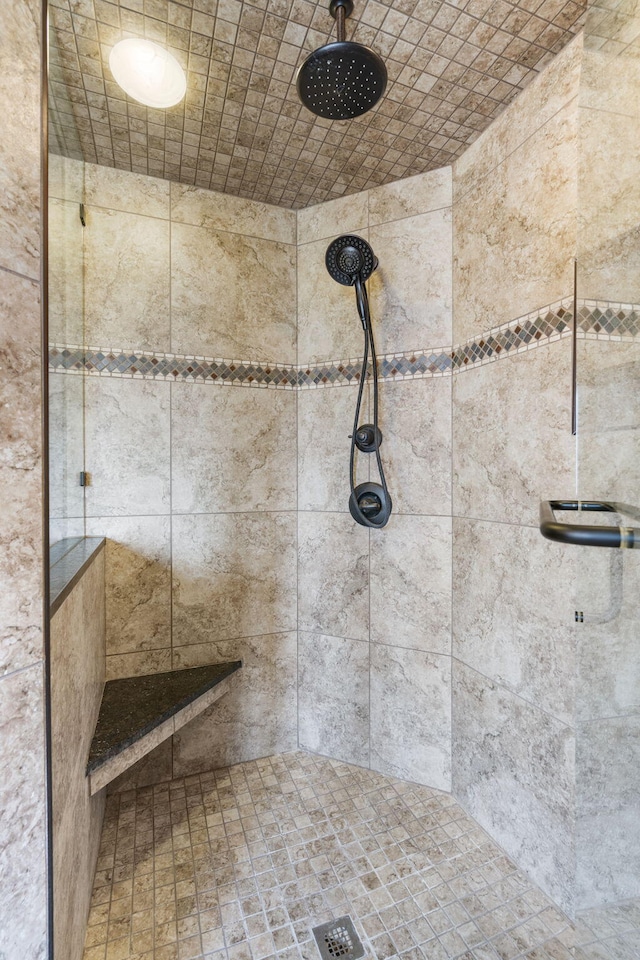 full bath with tiled shower