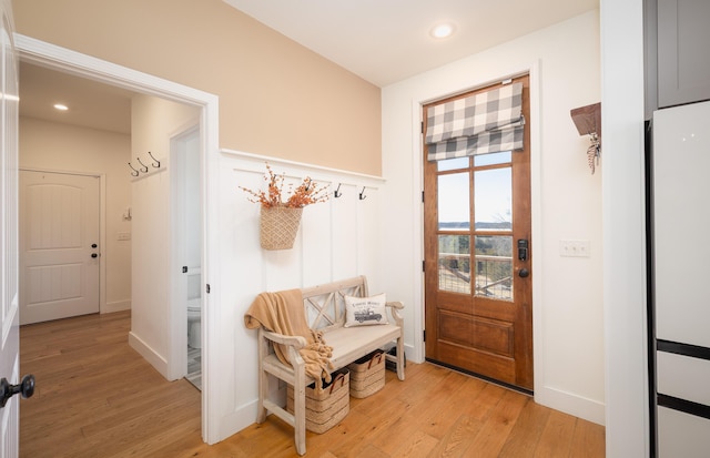 mudroom featuring light wood finished floors, baseboards, and recessed lighting