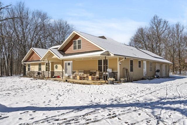 view of front facade featuring a garage and a porch