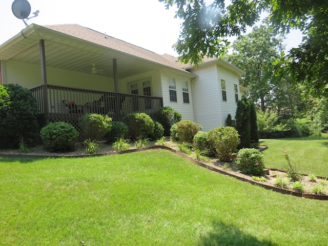 view of yard with ceiling fan