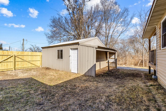 view of outdoor structure featuring an outbuilding and fence