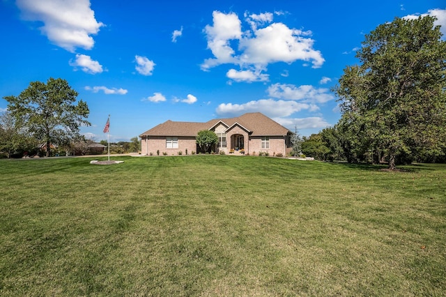 view of front of house featuring a front lawn and brick siding