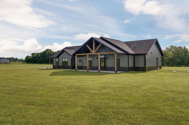 view of front of house with a front yard