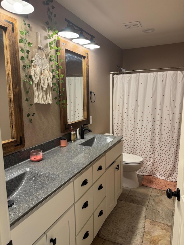 full bathroom with double vanity, visible vents, toilet, curtained shower, and a sink