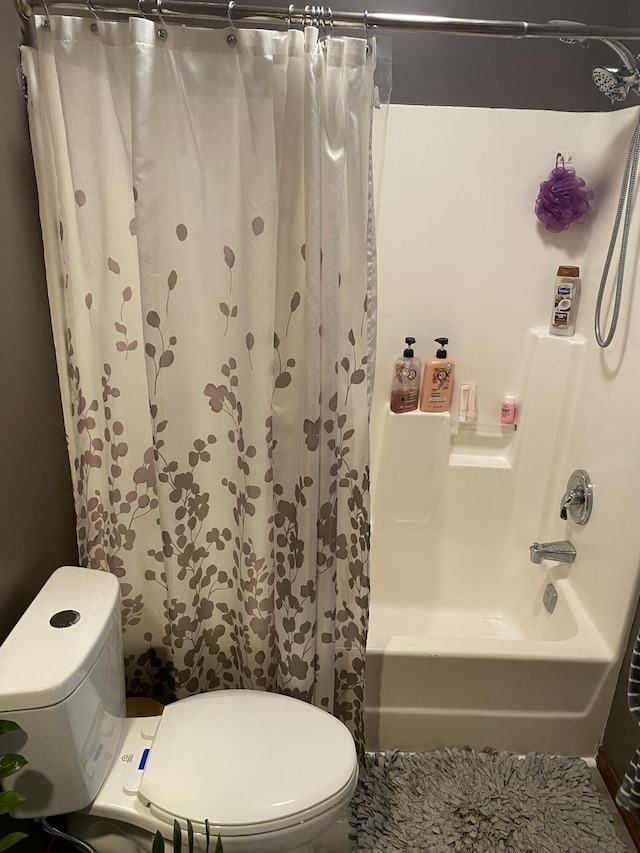 full bath with shower / bath combination with curtain and toilet