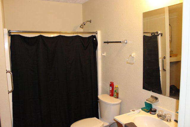 810 W College St, Springfield, MO 65806 - bathroom featuring toilet, curtained shower, and vanity