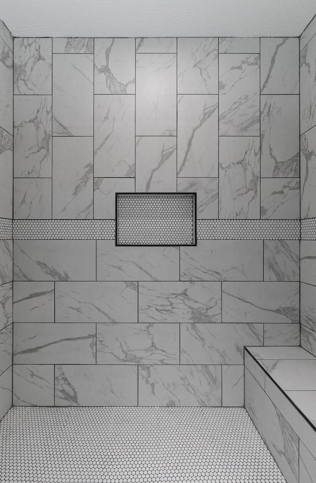 full bathroom featuring tiled shower