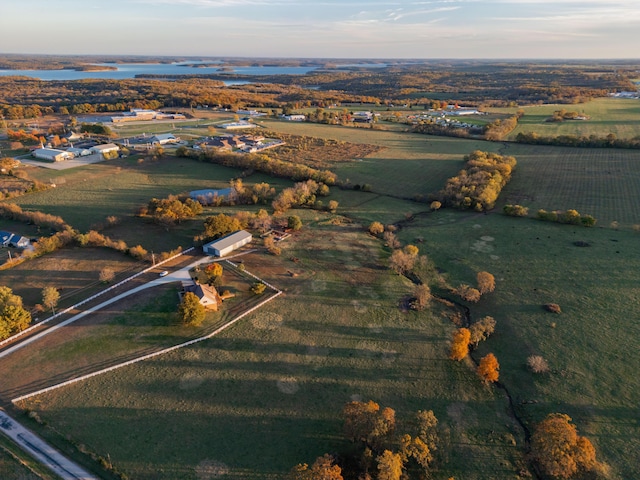 bird's eye view featuring a rural view and a water view