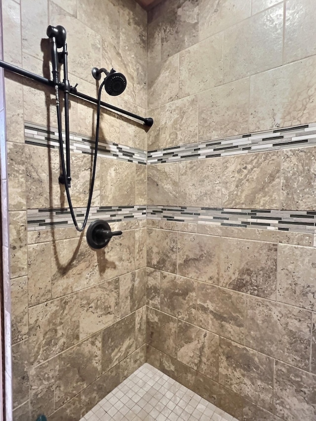 details featuring a tile shower