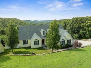 view of front of property with a front yard