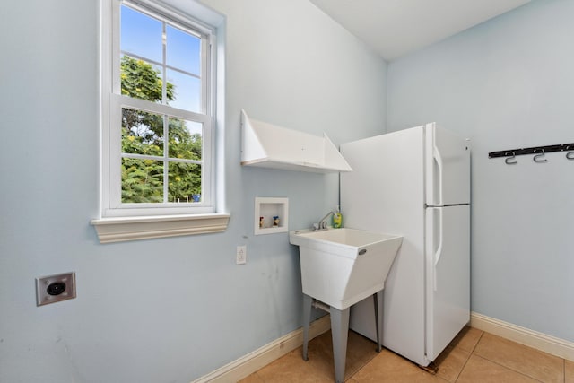 laundry room featuring washer hookup, light tile patterned flooring, electric dryer hookup, laundry area, and baseboards