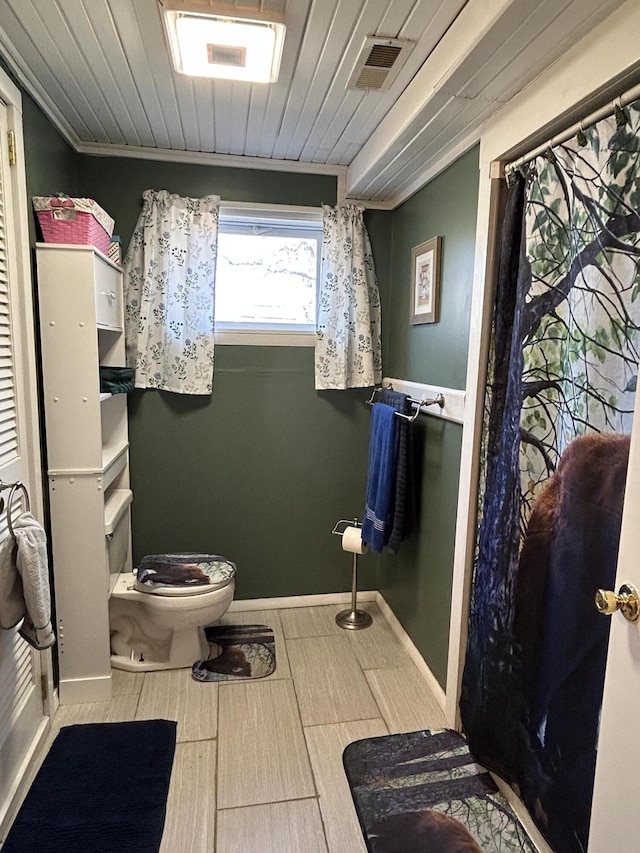 3894 Girlstown Rd, Mountain Grove, MO 65711 - bathroom featuring toilet, baseboards, and ornamental molding