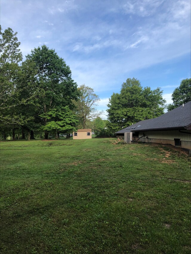 3894 Girlstown Rd, Mountain Grove, MO 65711 - view of grassy yard