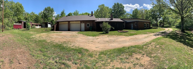 3894 Girlstown Rd, Mountain Grove, MO 65711 - single story home featuring dirt driveway, an attached garage, and a front lawn