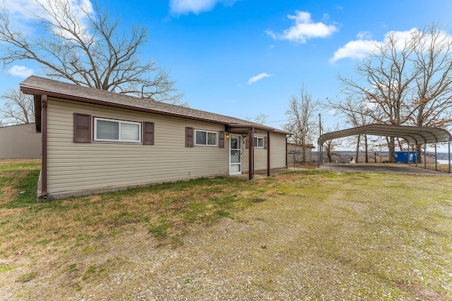 view of front of property with driveway, fence, a front lawn, and a carport