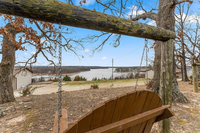 view of yard featuring a water view