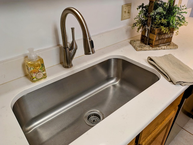 room details featuring a sink