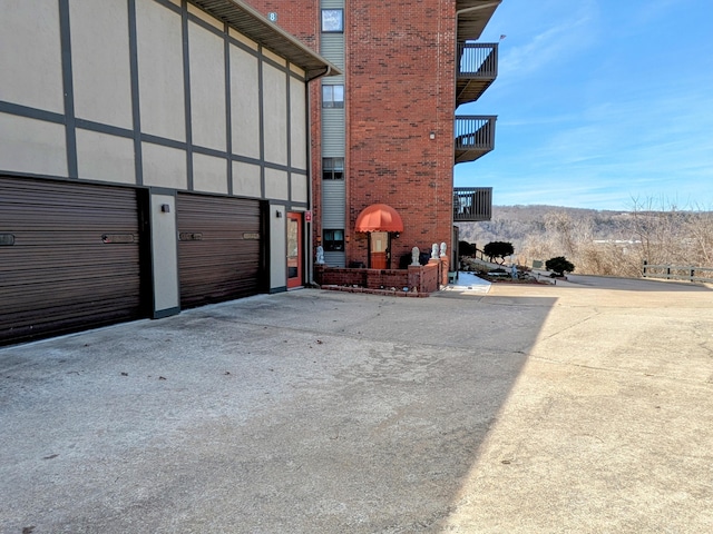 exterior space featuring driveway