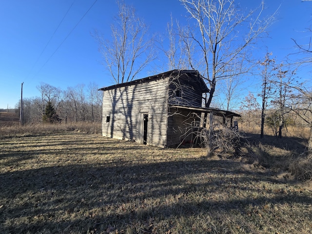 view of outdoor structure featuring an outdoor structure