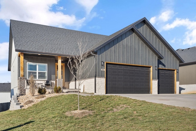 modern inspired farmhouse featuring a garage, driveway, a front lawn, and roof with shingles