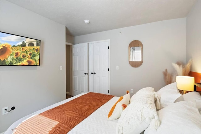 bedroom with a closet