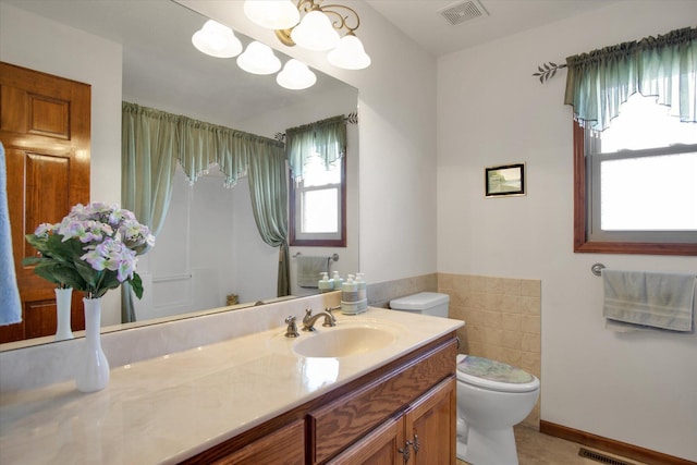 full bathroom with visible vents, toilet, vanity, a chandelier, and baseboards