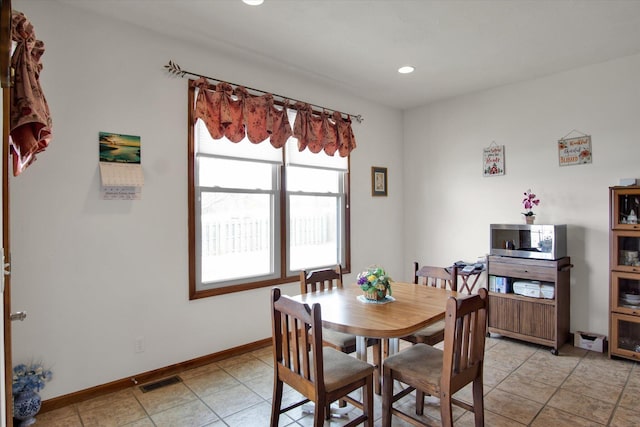 dining room with recessed lighting, visible vents, and baseboards