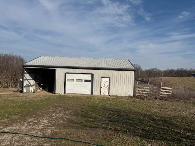 detached garage with driveway and fence