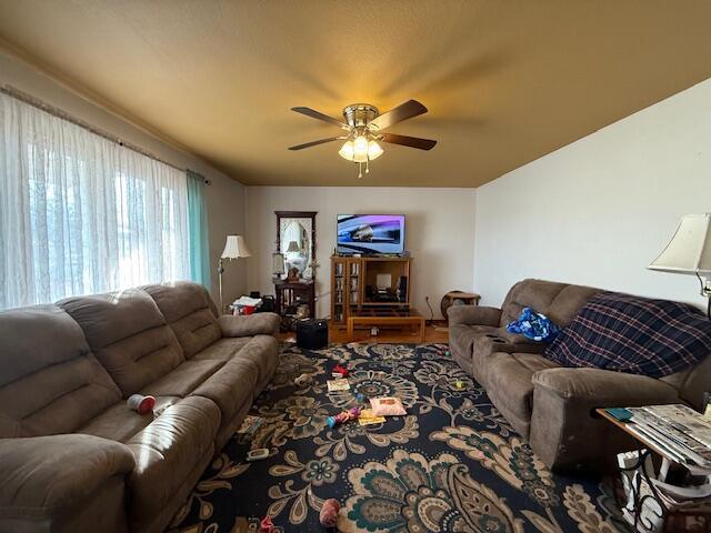 living area featuring ceiling fan