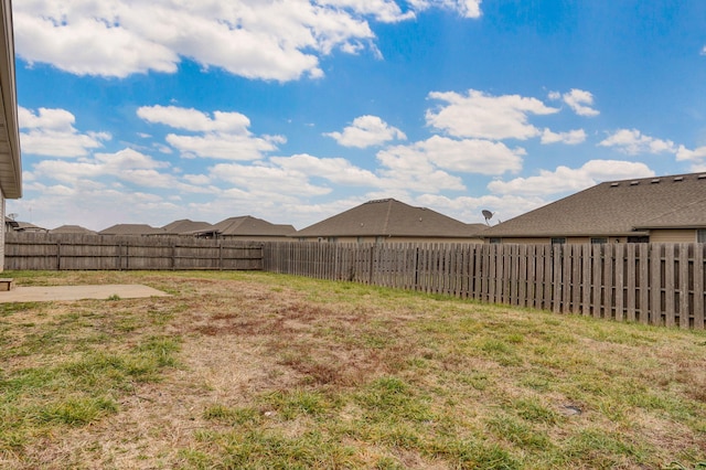 view of yard featuring a fenced backyard