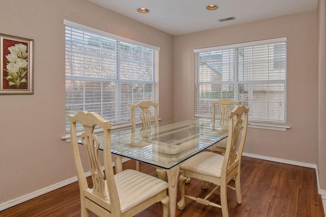 dining area with baseboards, visible vents, wood finished floors, and recessed lighting