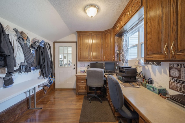 office featuring lofted ceiling, a textured ceiling, dark wood-type flooring, and built in study area