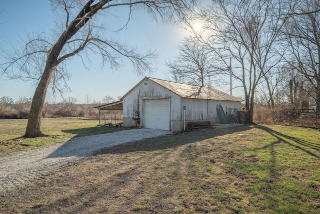 exterior space featuring gravel driveway and an outdoor structure