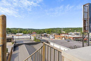 212 W Main St, Branson, MO 65616 - view of balcony